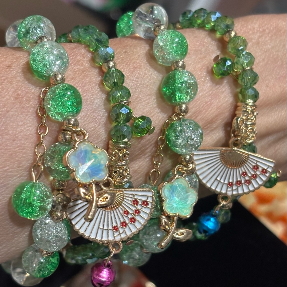 Springtime Green Crackle Glass Beaded Bracelet W/Fan & Flower Charms 4pc